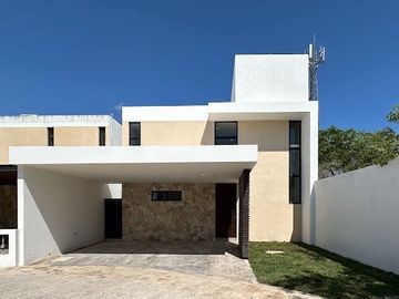 CASA EN VENTA EN PRIVADA RESIDENCIAL EN CHOLUL