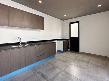 CASA EN VENTA EN PRIVADA RESIDENCIAL EN CHOLUL