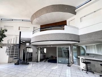 CASA EN VENTA EN LOMAS DE VALLE ESCONDIDO, ZONA ESMERALDA