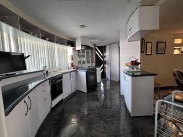 CASA EN VENTA EN LOMAS DE VALLE ESCONDIDO, ZONA ESMERALDA