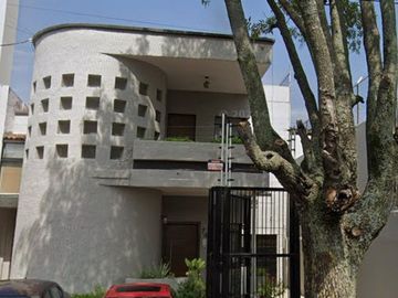 CASA CON VALOR ARTÍSTICO PARA RESTAURAR EN COLONIA ARCOS VALLARTA