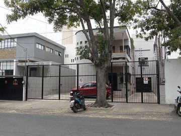 CASA CON VALOR ARTÍSTICO PARA RESTAURAR EN COLONIA ARCOS VALLARTA