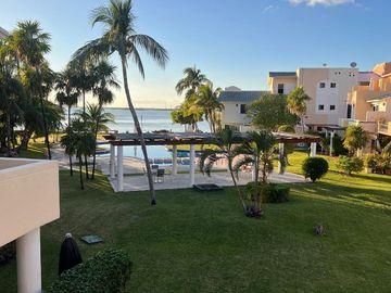 Casa en Cancún (Privada Isla Dorada)