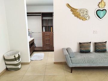 Renta de departamento amueblado en El Motivo, Zakia