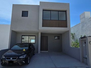 Venta de casa nueva en Ikaya / Zakia Qro.