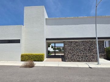Venta de casa nueva en Ikaya / Zakia Qro.