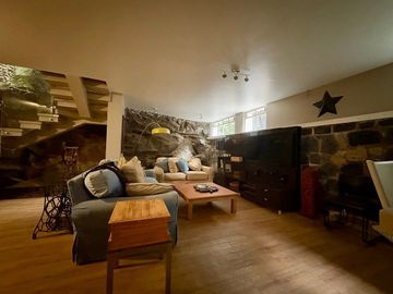 Remodelada con vigilancia en Parques del Pedregal  4 recámaras