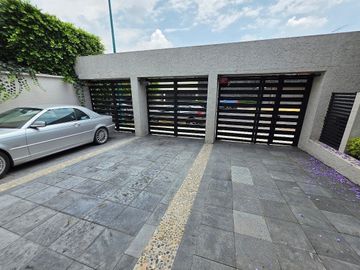 Remodelada con vigilancia en Parques del Pedregal  4 recámaras
