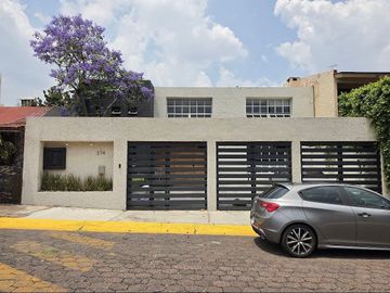 Remodelada con vigilancia en Parques del Pedregal  4 recámaras