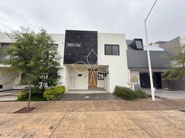 RESIDENCIA NUEVA EN RENTA EN ALTANZA SOLARES, ZONA REAL, ZAPOPAN