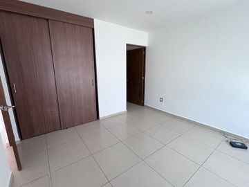 CASA EN VENTA 4 RECAMARAS Y CTO SERVICIO EN LA CONDESA JURIQUILLA QUERETARO