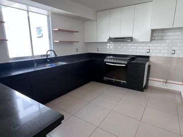 CASA EN VENTA 4 RECAMARAS Y CTO SERVICIO EN LA CONDESA JURIQUILLA QUERETARO