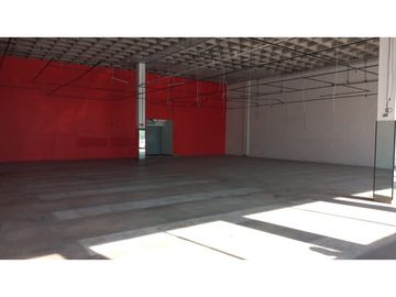 EXCELENTE LOCAL EN VENTA PLAZA FIESTA SAN AGUSTIN 400 M 2 MAO