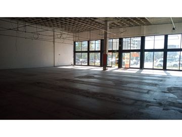 EXCELENTE LOCAL EN VENTA PLAZA FIESTA SAN AGUSTIN 400 M 2 MAO