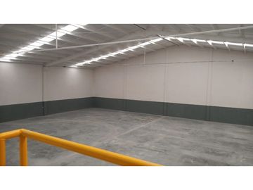 BODEGA  1054 M 2 EN APODACA ESQUINA LIBRAMIENTO /CARR LAREDO $ 92.000