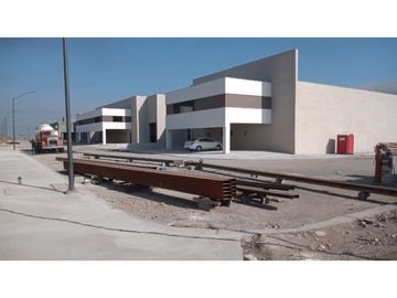 BODEGA  1054 M 2 EN APODACA ESQUINA LIBRAMIENTO /CARR LAREDO $ 92.000