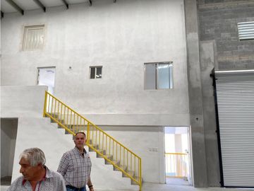 BODEGA NUEVA EN RENTA PARQUE INDUSTRIAL SANTA CATARINA 864 M2 $ 75 mil
