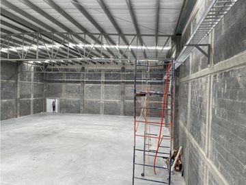 BODEGA NUEVA EN RENTA PARQUE INDUSTRIAL SANTA CATARINA 864 M2 $ 75 mil