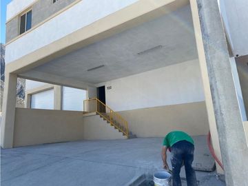 BODEGA NUEVA EN RENTA PARQUE INDUSTRIAL SANTA CATARINA 864 M2 $ 75 mil