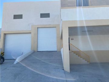 BODEGA NUEVA EN RENTA PARQUE INDUSTRIAL SANTA CATARINA 864 M2 $ 75 mil