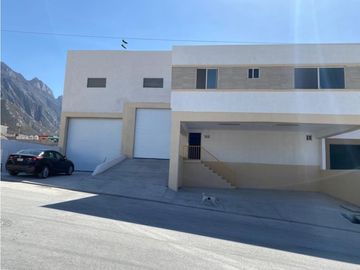 BODEGA NUEVA EN RENTA PARQUE INDUSTRIAL SANTA CATARINA 864 M2 $ 75 mil