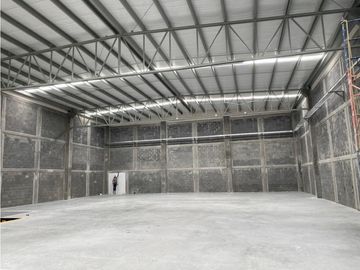 BODEGA NUEVA EN RENTA PARQUE INDUSTRIAL SANTA CATARINA 864 M2 $ 75 mil