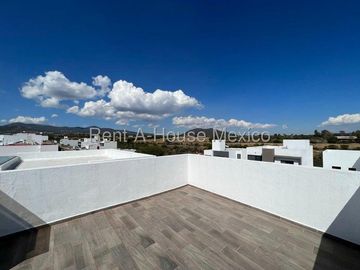 Se vende Casa Familiar con Roof Garden en Grand Juriquilla RAH2223