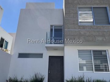 Se vende Casa Familiar con Roof Garden en Grand Juriquilla RAH2223