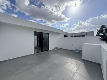 Casa en venta con acabados de lujo en Fraccionamiento Antigua Cementera