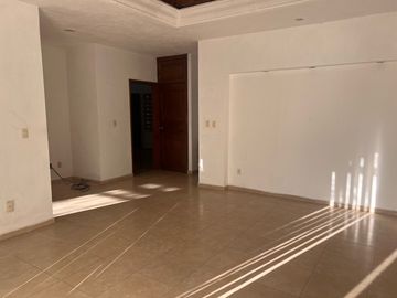 VENTA RENTA CASAS  JURIQUILLA QUERETARO  DE UNA PLANTA BALCONES DE JURIQUILLA