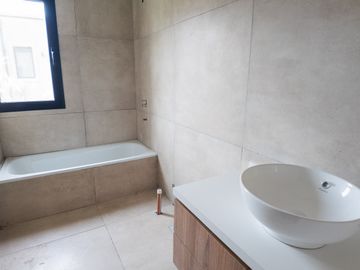 VENTA CASA 6 AMB - A ESTRENAR - LA ESPERANZA