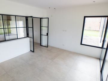 VENTA CASA 6 AMB - A ESTRENAR - LA ESPERANZA