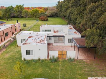 VENTA CASA 6 AMB - A ESTRENAR - LA ESPERANZA