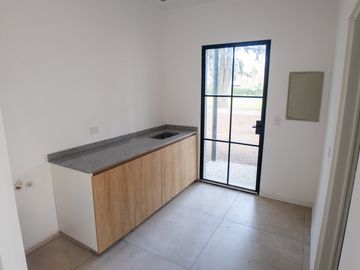 VENTA CASA 6 AMB - A ESTRENAR - LA ESPERANZA