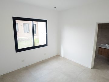 VENTA CASA 6 AMB - A ESTRENAR - LA ESPERANZA