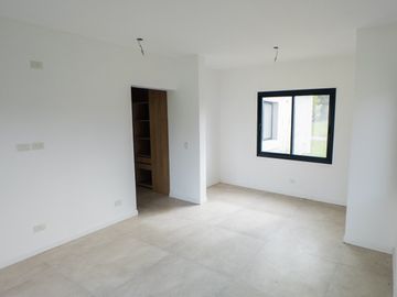 VENTA CASA 6 AMB - A ESTRENAR - LA ESPERANZA