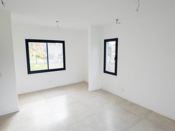 VENTA CASA 6 AMB - A ESTRENAR - LA ESPERANZA