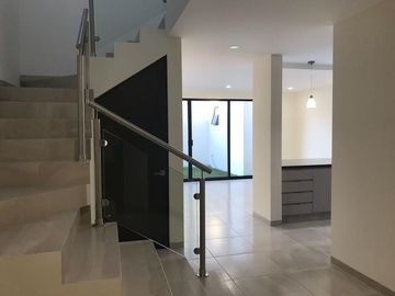 casa en renta Fracc. Punta del Este, jardín grande