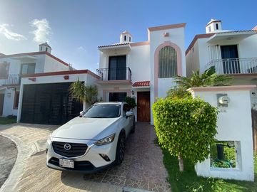 RENTA CASA EN SAN GERONIMO AV LAS TORRES ZONA HUAYACAN CANCUN
