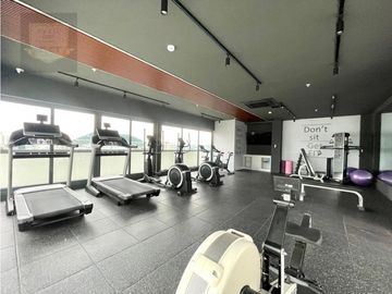 ALQUILER DE APARTAMENTO DECORADO EN PH ALEXA, BELLA VISTA (MC)