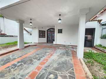 Casa en Venta con Piscina Privada – Hato Pintado - LH