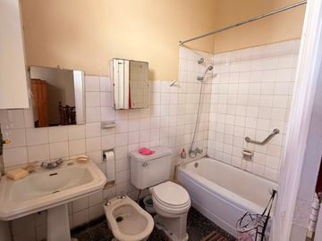 VENDE SOLEADA CASA EN CALLE CAPILLA CERRO ALEGRE