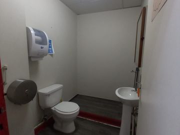 VENTA LOCAL COMERCIAL 2HAB 3BA SANTIAGO