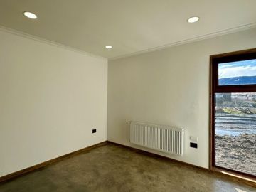PARCELA DE MEDIA HECTÁREA CON DOS CASAS IDÉNTICAS
