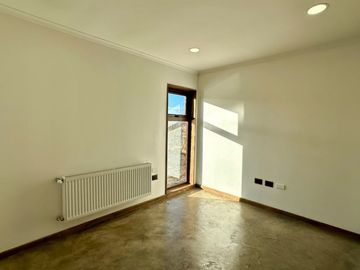 PARCELA DE MEDIA HECTÁREA CON DOS CASAS IDÉNTICAS