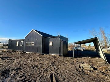 PARCELA DE MEDIA HECTÁREA CON DOS CASAS IDÉNTICAS