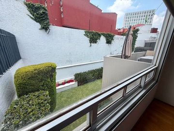 Casa en renta, en una de las mejores privadas en interlomas.
