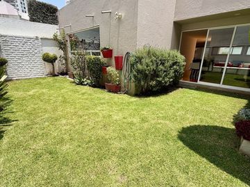 Casa en renta, en una de las mejores privadas en interlomas.