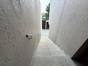 Casa en renta, en una de las mejores privadas en interlomas.