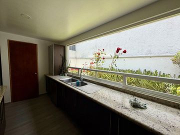 Casa en renta, en una de las mejores privadas en interlomas.